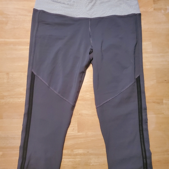 Lululemon-Race with Grace Crops-Soot Light-Sz 8-NW - Picture 13 of 13